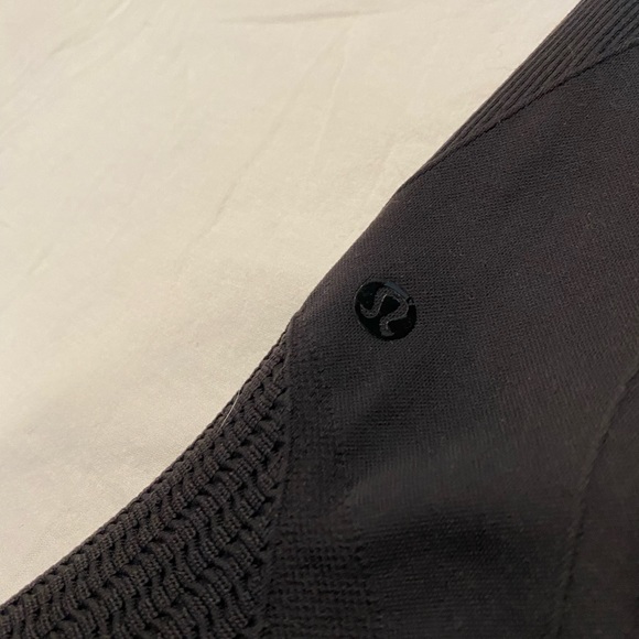 Lululemon seamless crop. Size 10. - Picture 3 of 3